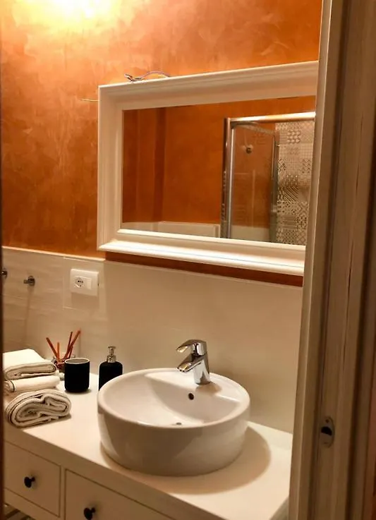 Apartment Mini Alloggi Il Vigneto Del Borgo Due Carrare