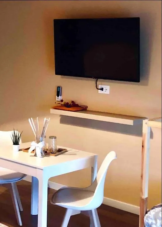 Apartment Mini Alloggi Il Vigneto Del Borgo Due Carrare Italy