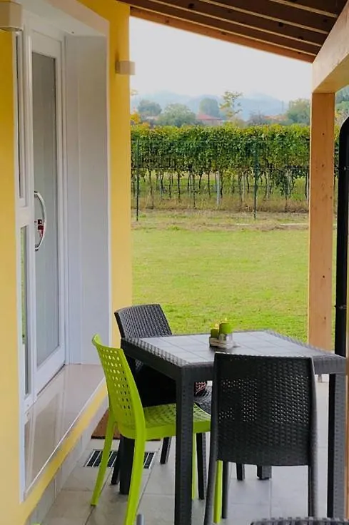 Apartment Mini Alloggi Il Vigneto Del Borgo Due Carrare