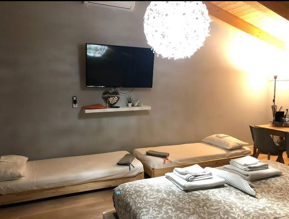 Mini Alloggi Il Vigneto Del Borgo Due Carrare Italy