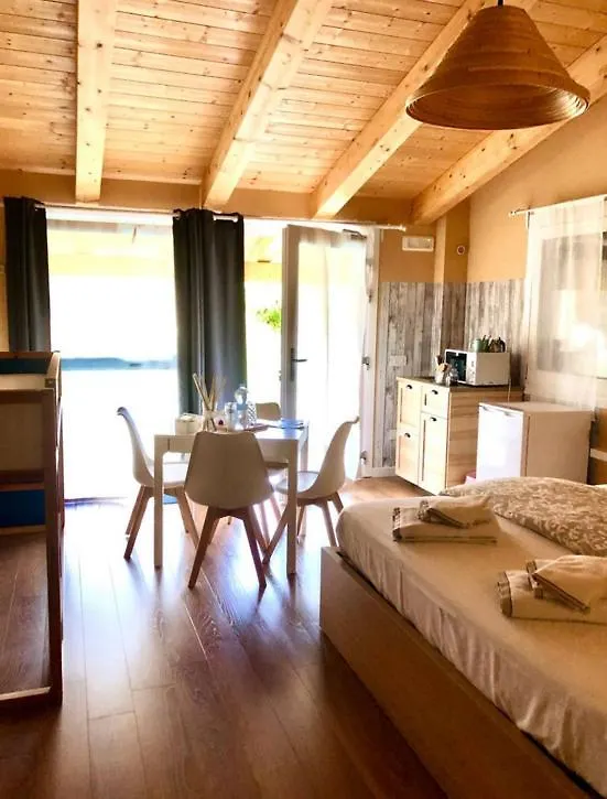Apartment Mini Alloggi Il Vigneto Del Borgo Due Carrare